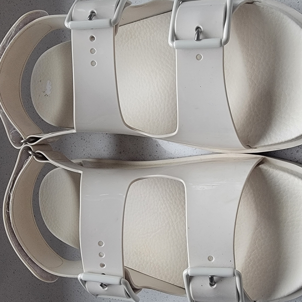 Gucci White Leather Sandals